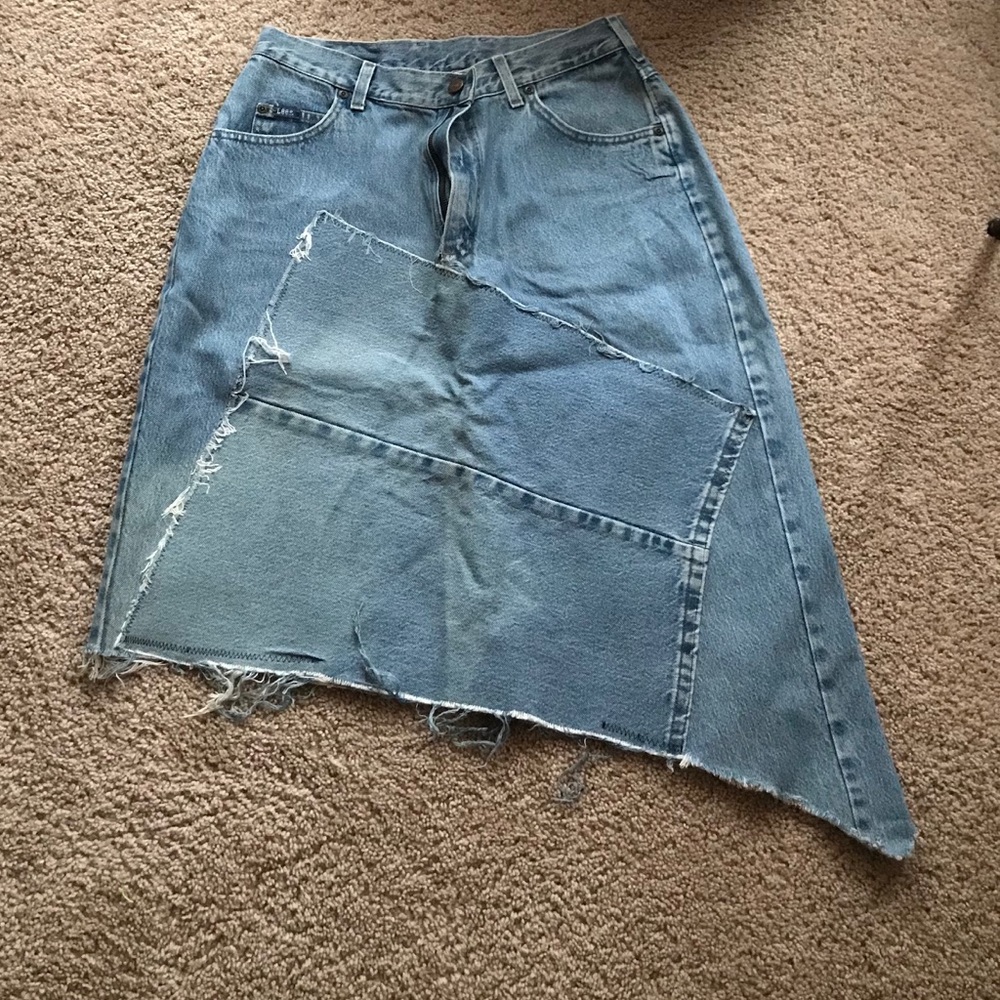 Cute denim skirt!